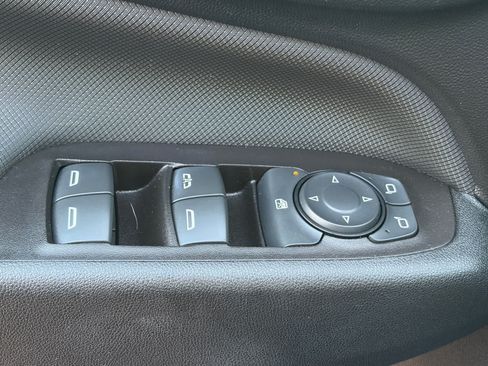 Used 2022 Chevrolet Equinox RS w/ RS Leather Package FWD image 7