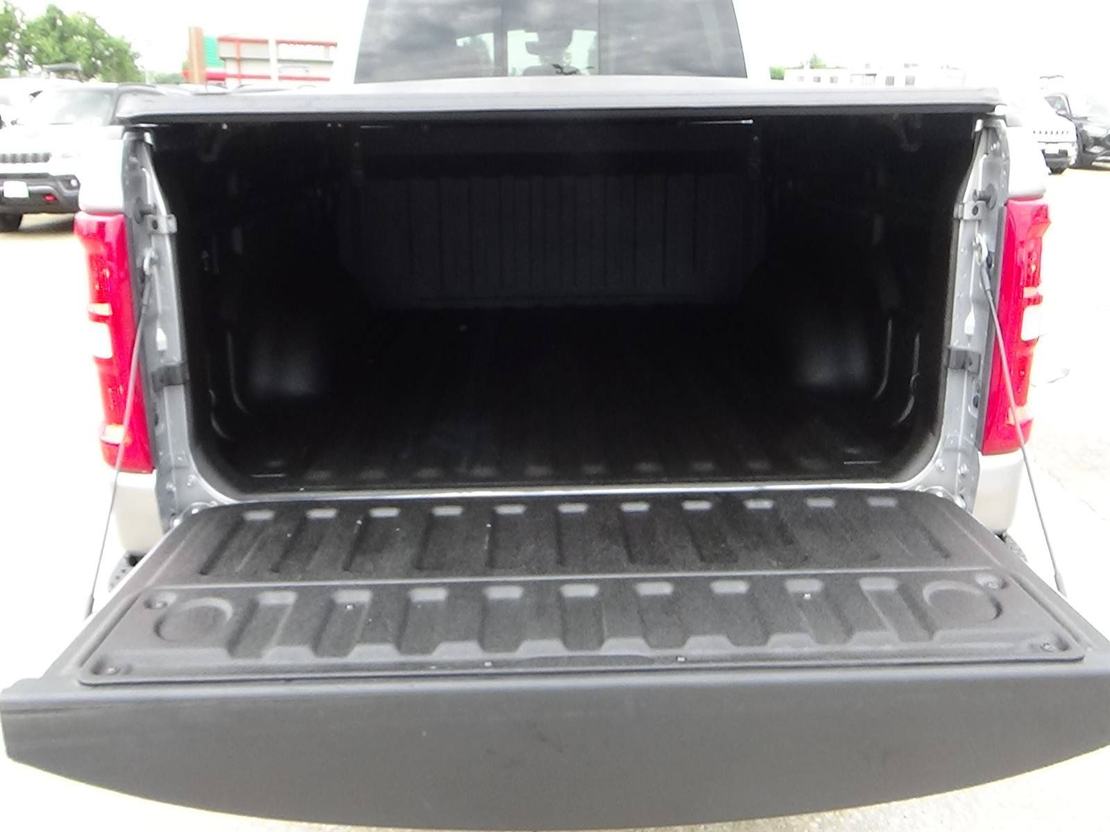 Used 2025 RAM 1500 Big Horn AWD/4WD image 14