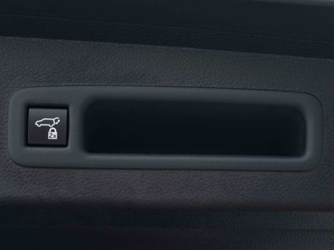 Used 2024 Toyota Sienna Platinum FWD image 48