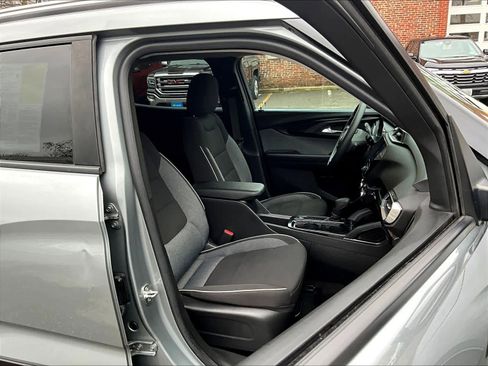 Used 2023 Chevrolet TrailBlazer LT w/ Convenience Package image 11