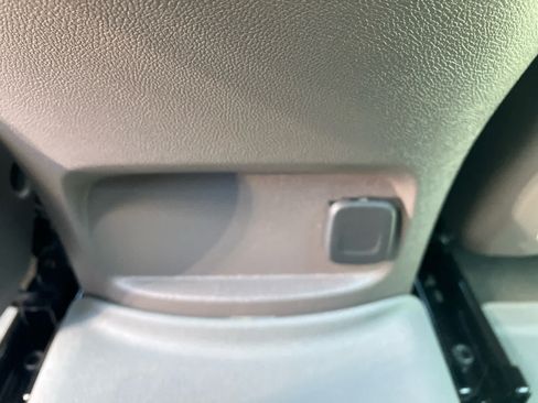 Used 2025 Chevrolet Malibu LT FWD image 34