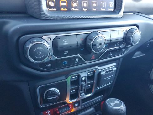 Used 2023 Jeep Wrangler Unlimited Rubicon 4xe image 17