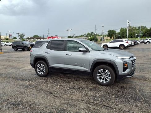 Used 2026 Chevrolet Equinox LT AWD/4WD image 9
