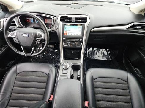 Used 2017 Ford Fusion SE w/ Equipment Group 201A image 16