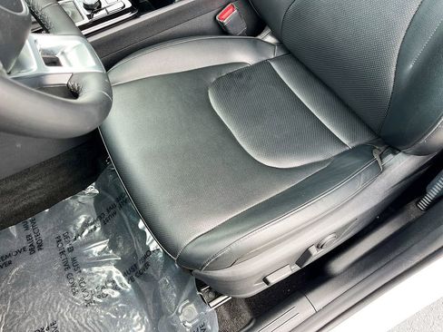 Used 2024 Kia Sportage EX image 19