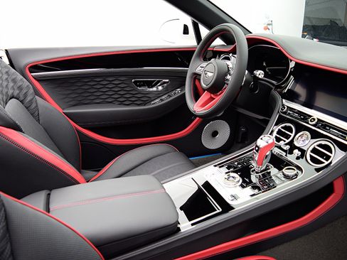 Used 2025 Bentley Continental GT Speed image 35