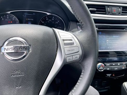 Used 2016 Nissan Rogue SL w/ SL Premium Package FWD image 25