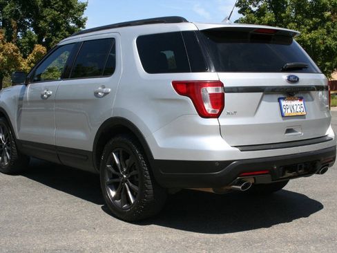 Used 2018 Ford Explorer XLT w/ Equipment Group 202A AWD/4WD image 7