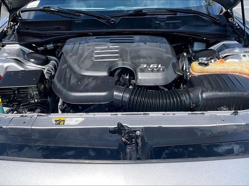 Used 2015 Dodge Challenger SXT RWD image 28
