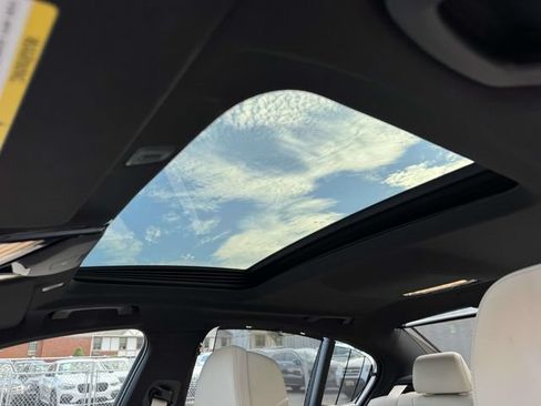Used 2019 BMW M550i xDrive AWD/4WD image 25
