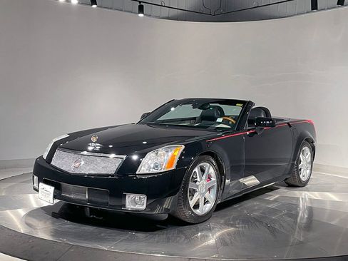 Used 2005 Cadillac XLR image 2