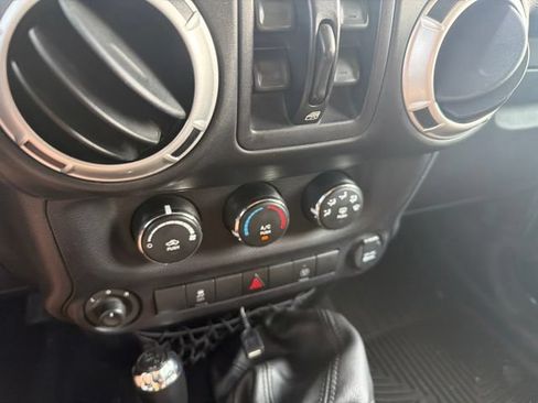 Used 2015 Jeep Wrangler Unlimited Sahara w/ Dual Top Group AWD/4WD image 9