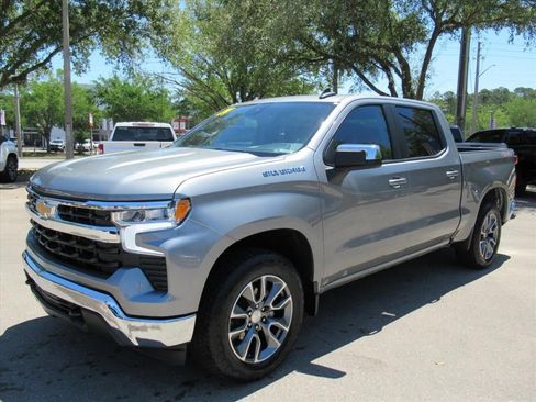 Used 2024 Chevrolet Silverado 1500 LT AWD/4WD image 3