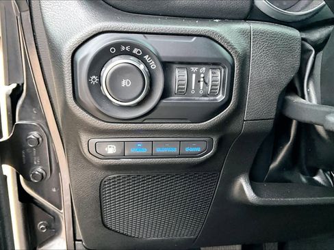 Used 2022 Jeep Wrangler Unlimited Sahara w/ Cold Weather Group AWD/4WD image 34