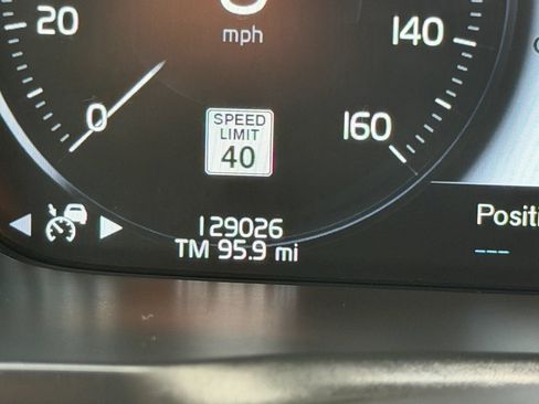 Used 2016 Volvo XC90 T6 Momentum w/ Momentum Plus Package AWD/4WD image 26