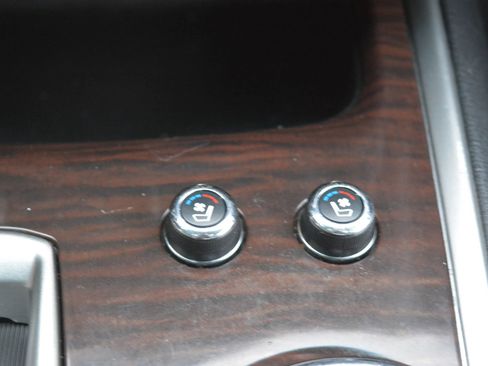 Used 2014 Nissan Pathfinder Platinum image 28