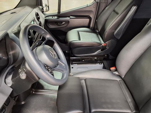 Used 2021 Mercedes-Benz Sprinter 2500 image 25