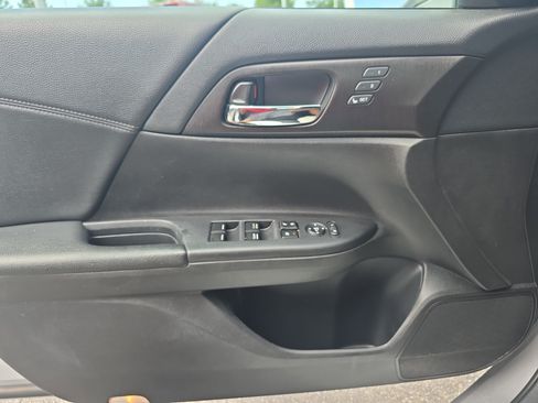 Used 2015 Honda Accord Touring image 25