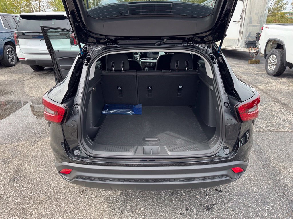 New 2026 Chevrolet Trax LS w/ LS Convenience Package FWD image 25