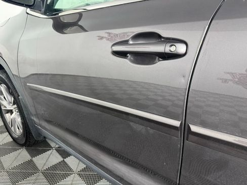 Used 2019 Toyota Highlander AWD V6 image 24