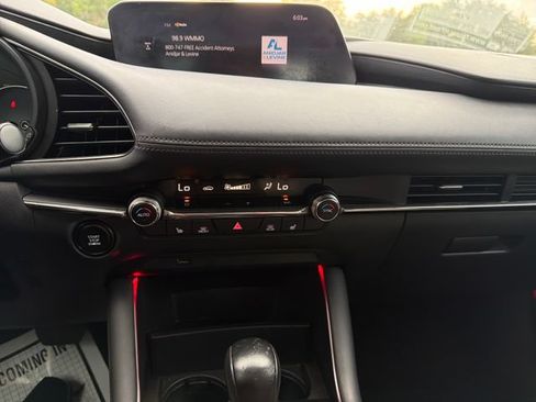 Used 2019 MAZDA MAZDA3 AWD Hatchback w/ Preferred Pkg image 18