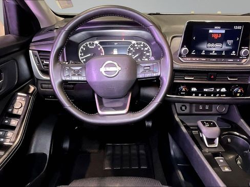 Used 2025 Nissan Rogue SV AWD/4WD image 9