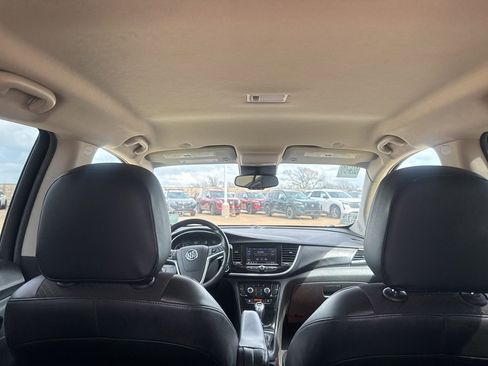 Used 2022 Buick Encore Preferred image 31