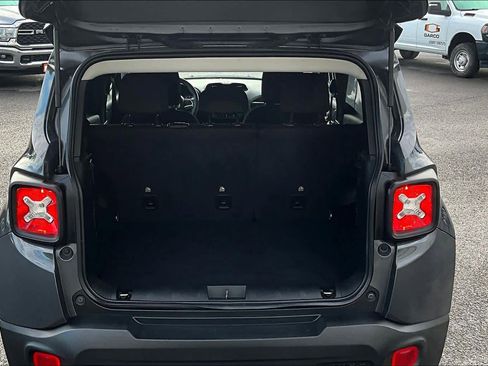 Used 2023 Jeep Renegade Latitude image 19