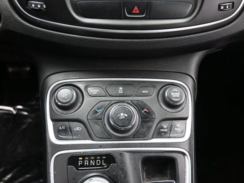 Used 2015 Chrysler 200 Limited w/ Convenience Group image 41