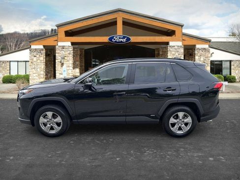 Used 2025 Toyota RAV4 XLE AWD/4WD image 7