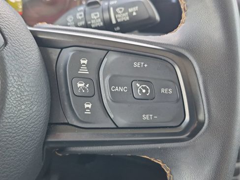 Used 2024 Jeep Wrangler Unlimited AWD/4WD image 12