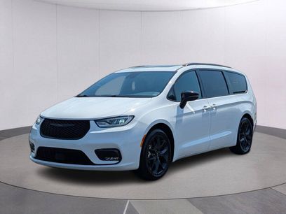 Used 2025 Chrysler Pacifica Limited