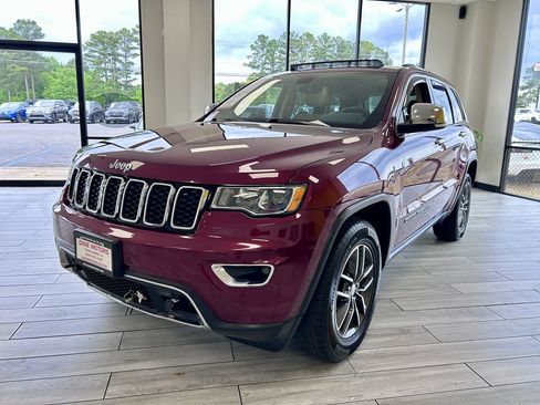 Used 2018 Jeep Grand Cherokee Limited image 3