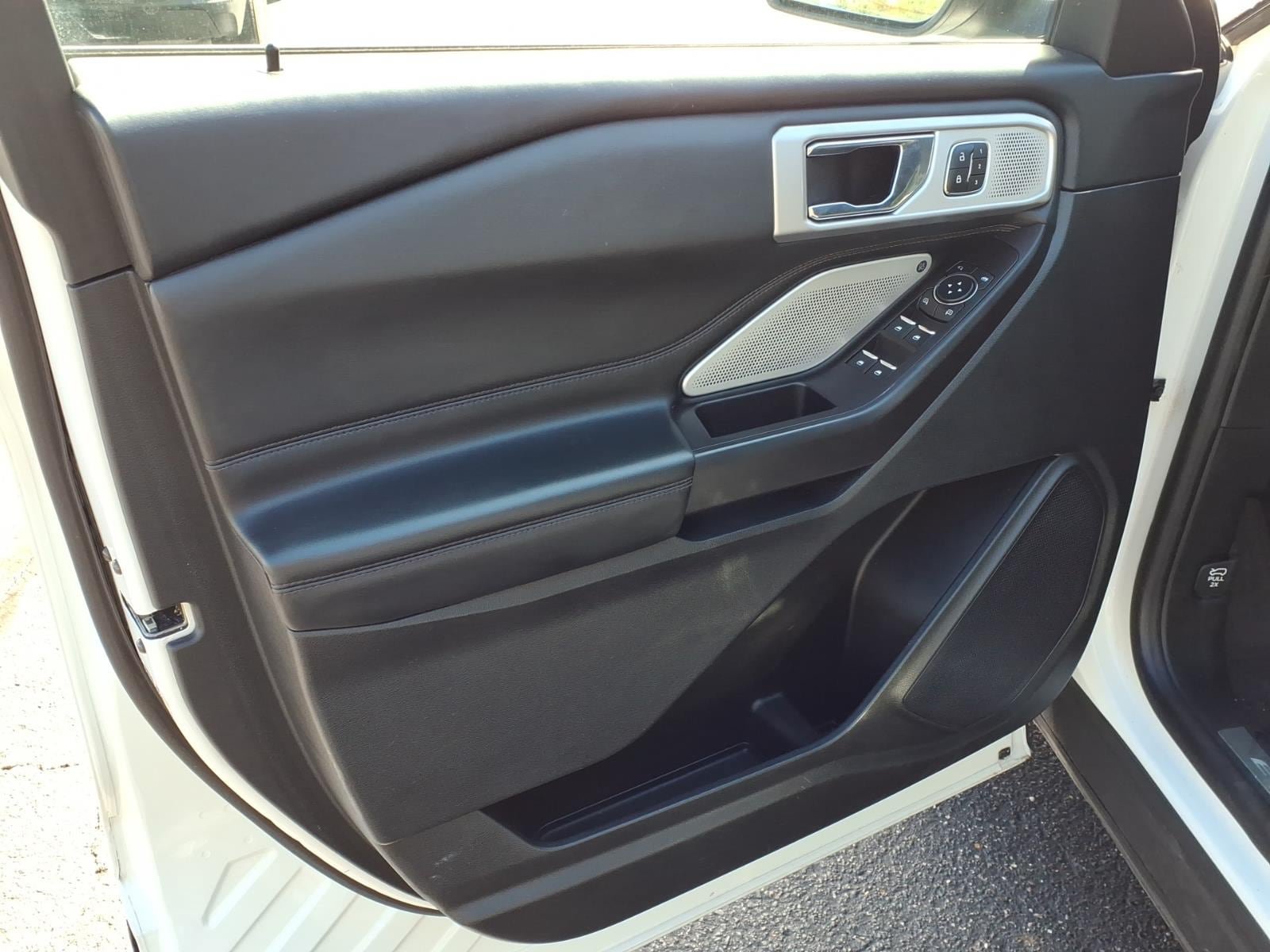 Certified 2020 Ford Explorer Platinum AWD/4WD image 4