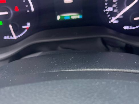 Used 2023 Toyota Sienna XLE FWD image 5