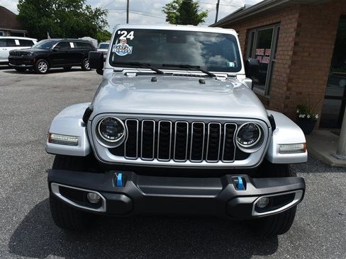 Used 2024 Jeep Wrangler Unlimited Sahara AWD/4WD image 8
