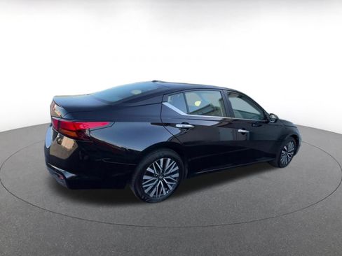 Used 2025 Nissan Altima 2.5 SV FWD image 15