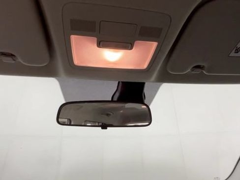 Used 2025 Hyundai Venue SE FWD image 33