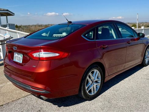 Used 2014 Ford Fusion SE image 5