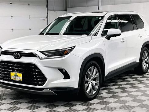 Used 2024 Toyota Grand Highlander AWD image 12