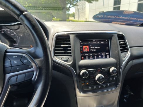 Used 2021 Jeep Grand Cherokee Laredo AWD/4WD image 31
