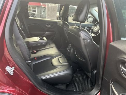 Used 2019 Jeep Cherokee Latitude Plus w/ Cold Weather Group image 33