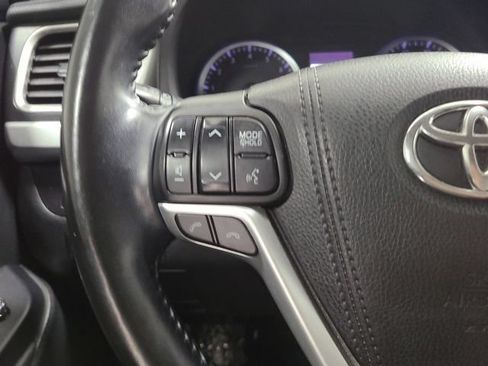 Used 2018 Toyota Highlander XLE AWD/4WD image 30