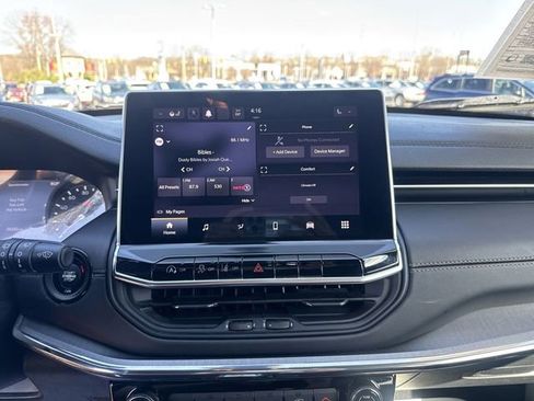 Used 2022 Jeep Compass Limited image 16