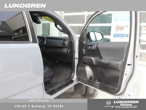 Used 2021 Toyota Tacoma TRD Off-Road image 8