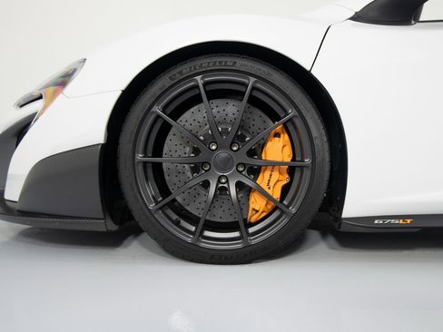 Used 2016 McLaren 675LT Spider image 10