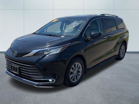 Used 2022 Toyota Sienna XLE w/ XLE Plus Package AWD/4WD image 1
