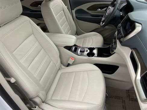 Used 2023 GMC Terrain Denali w/ Denali Premium Package image 10