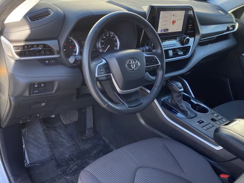 Used 2024 Toyota Highlander LE image 15