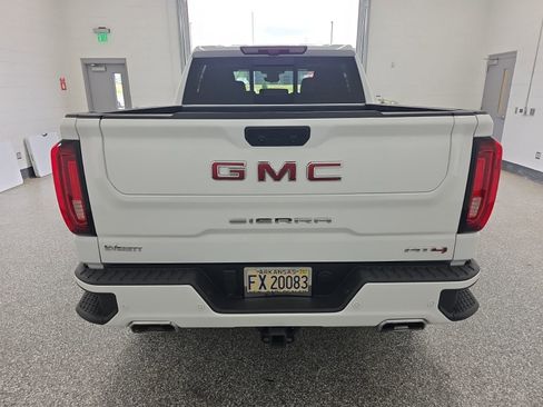 Used 2025 GMC Sierra 1500 AT4 w/ AT4 Premium Package AWD/4WD image 4